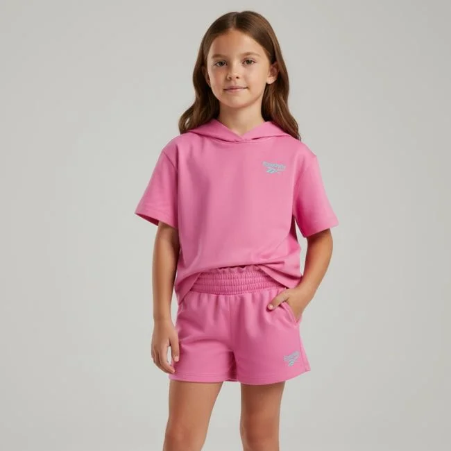 reebok komplet za male devojcice na modelu